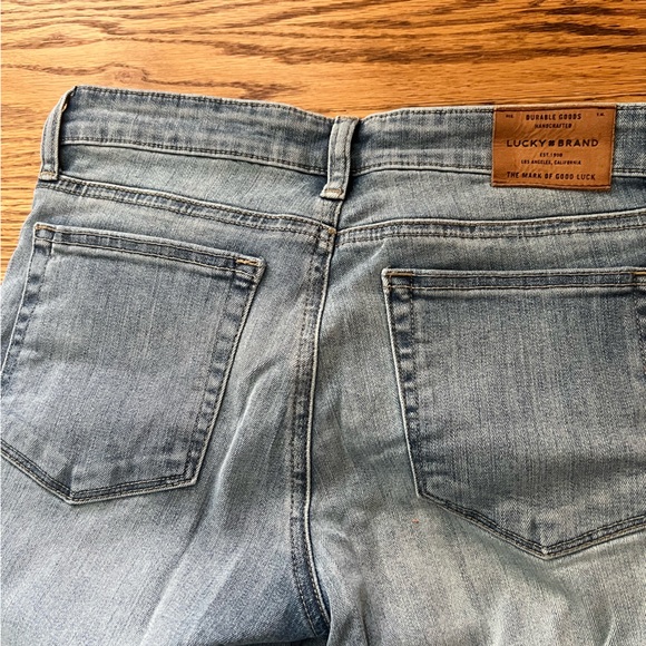 Excellent condition Lucky Brand Distressed Skinny Blue Jeans in size 4 / 27 - Picture 3 of 3
